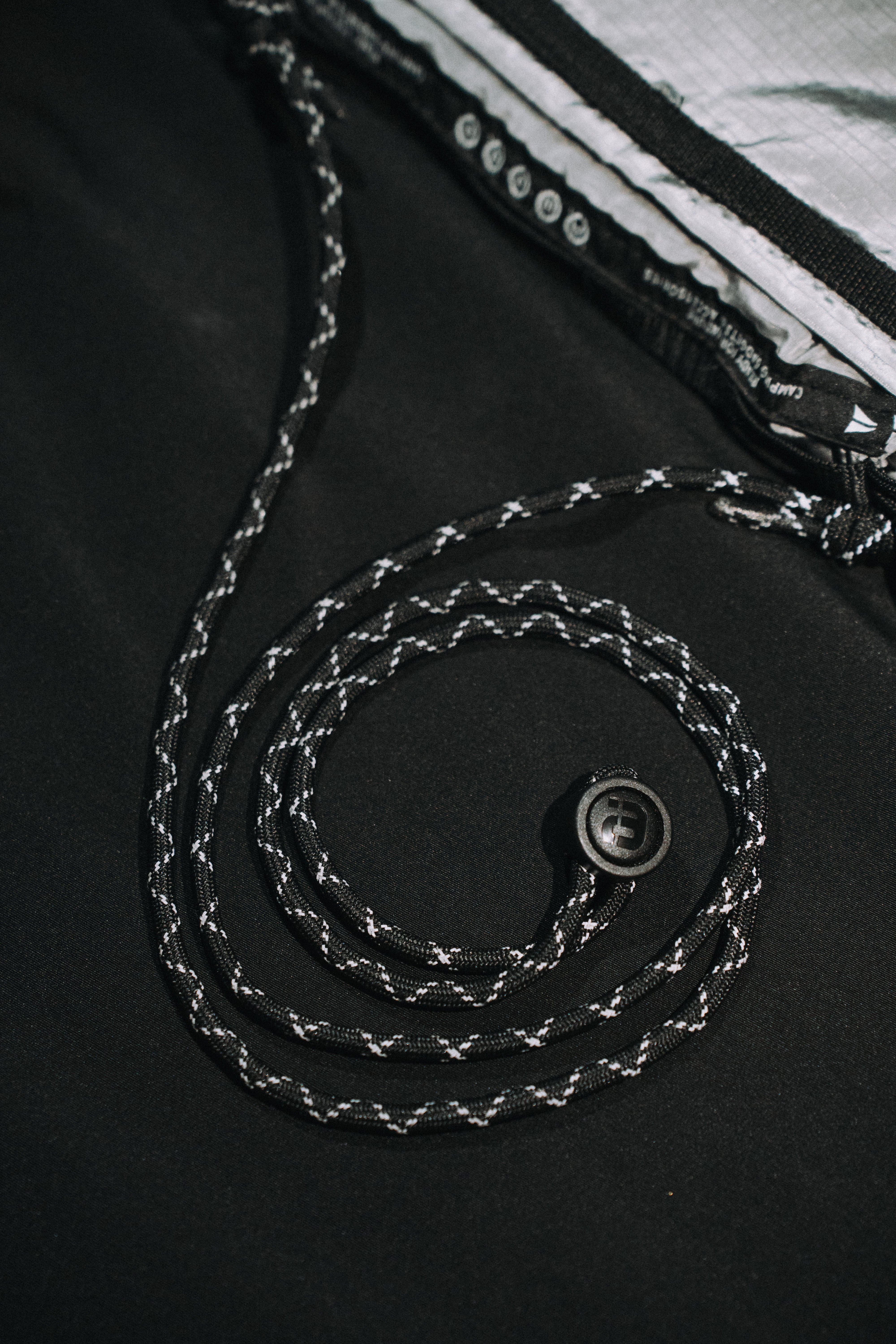 Rugged Sear ダブルユース折りたたみショルダーバッグ Dual-Use Foldable Crossbody Bag